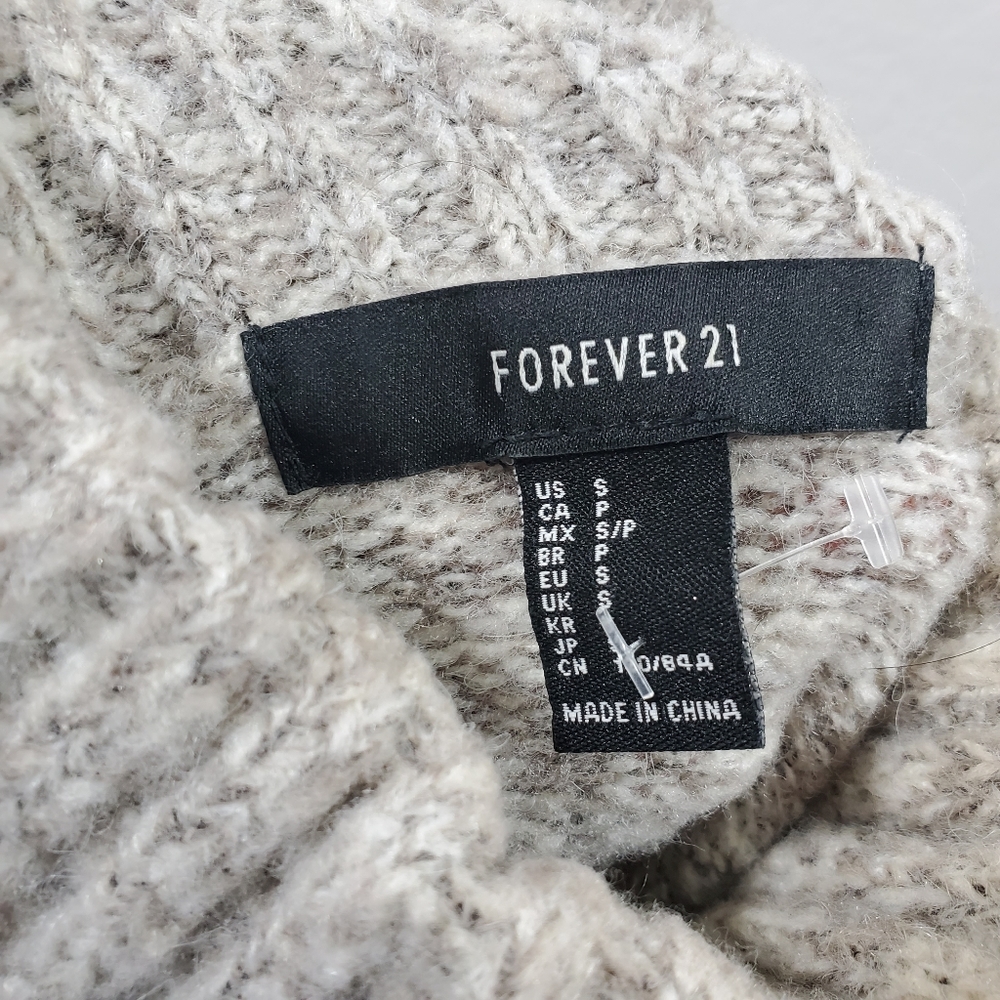 Forever 21 Sweater - Picture 4 of 5